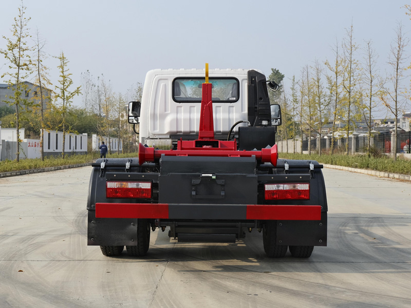 奧馳勾臂垃圾車