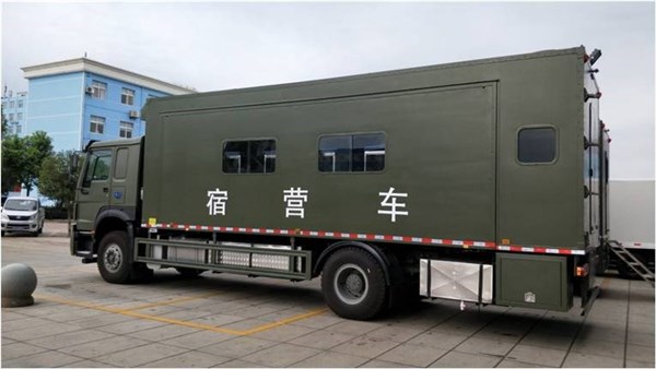 重汽豪沃24人宿營(yíng)車