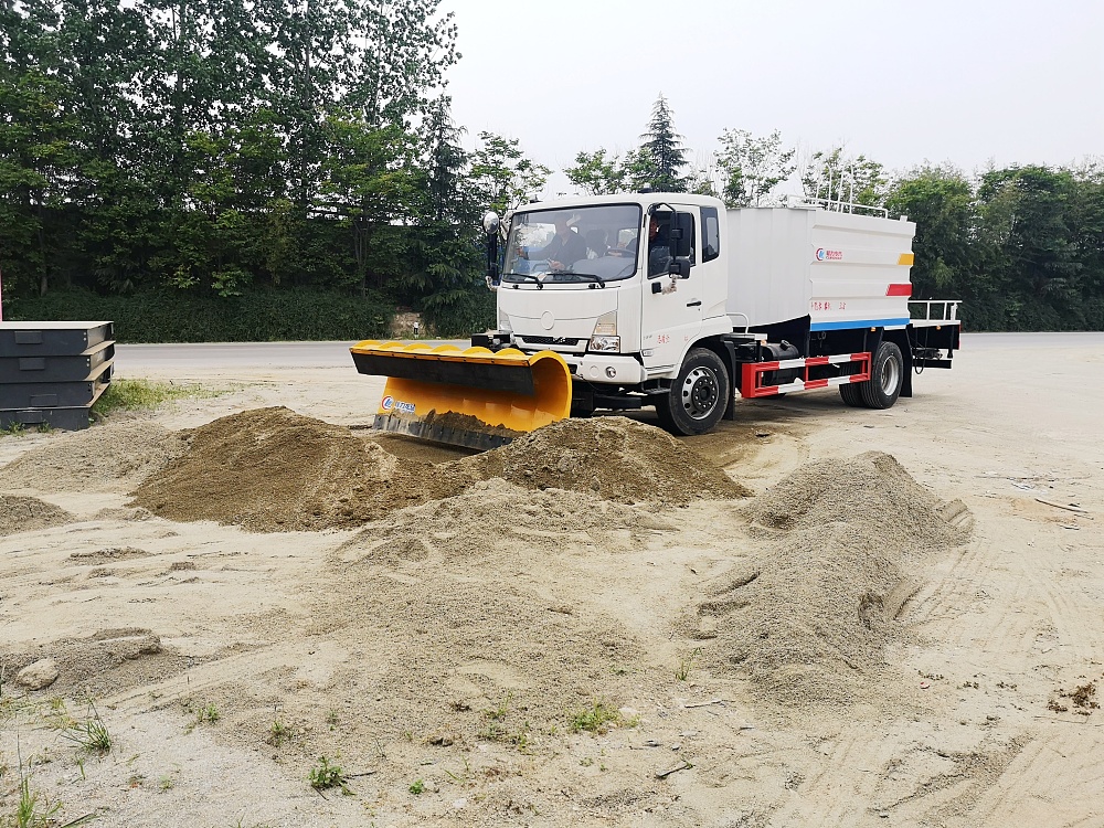 東風(fēng)天錦KS版多功能除雪車