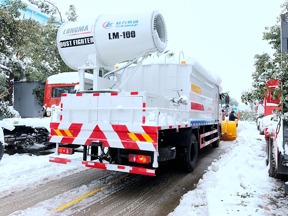 東風(fēng)天錦多功能抑塵除雪車